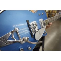 Gretsch Custom Shop Masterbuilt G6134CS-59 Penguin In Lake Placid Blue Closet Classic Relic 22 Gretsch Custom Shop Masterbuilt G6134CS-59 Penguin In Lake Placid Blue Closet Classic Relic -musical instrument mg 5270