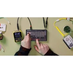 Roland AIRA S1 Tweak Synth -musical instrument s1 wild sound design osc